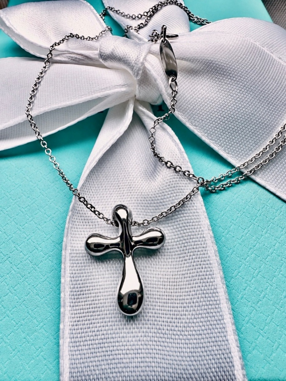 Tiffany & Co. Elsa Peretti Cross Necklace in Platinum, 16 inch